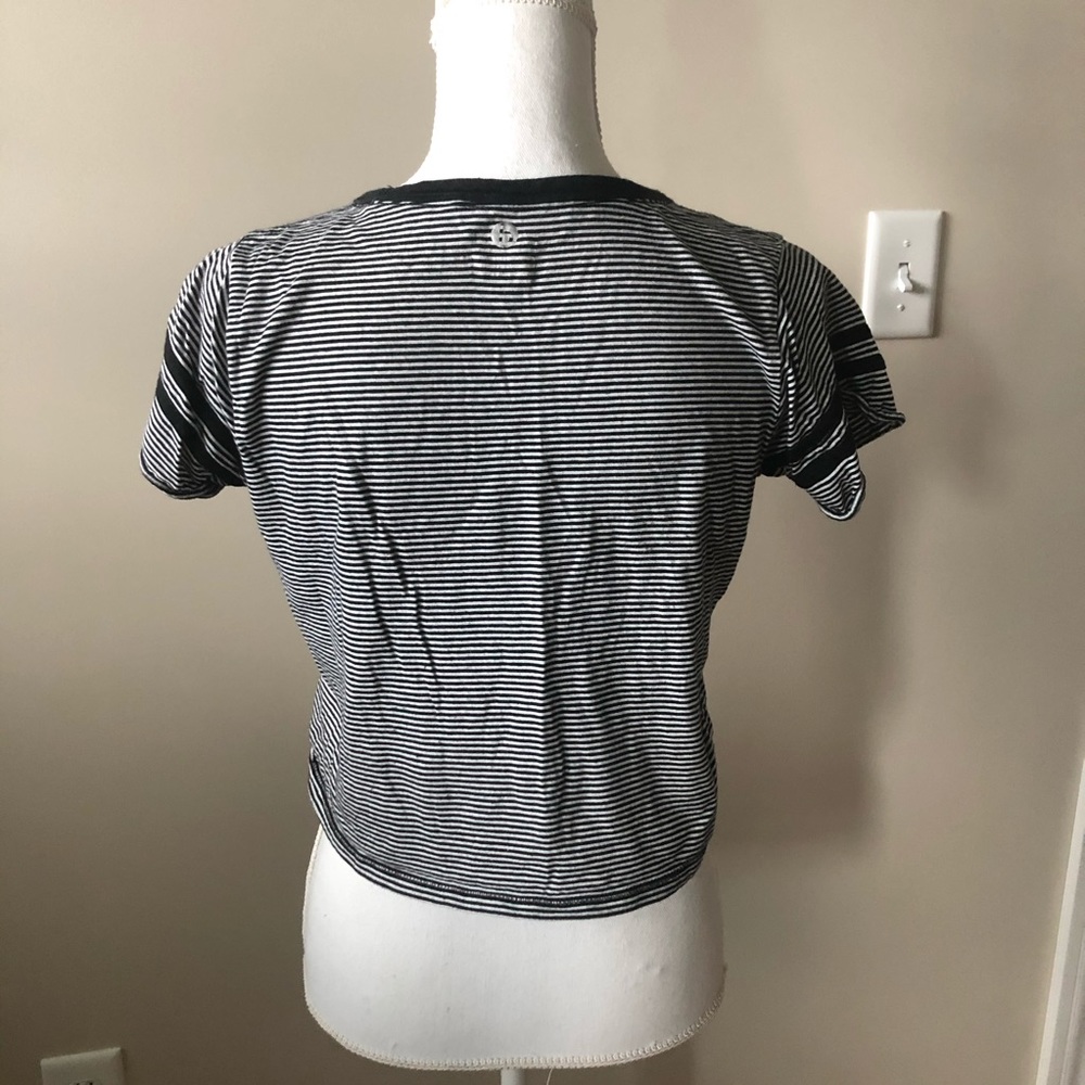 Striped Cropped Tee - Picture 3 of 4
